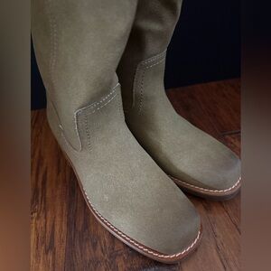 FRYE AND CO. Women’s Boots - Cognac - Suede Miranda 14